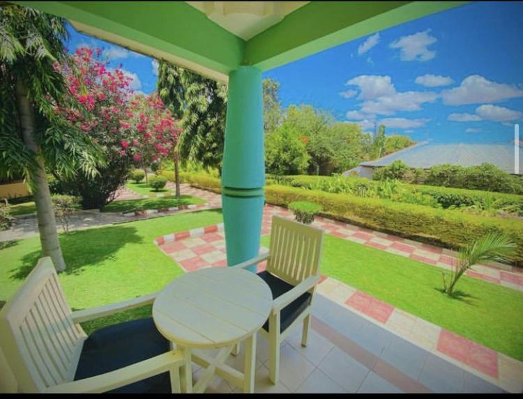 Royal Village Hotel โดโดมา ภายนอก รูปภาพ