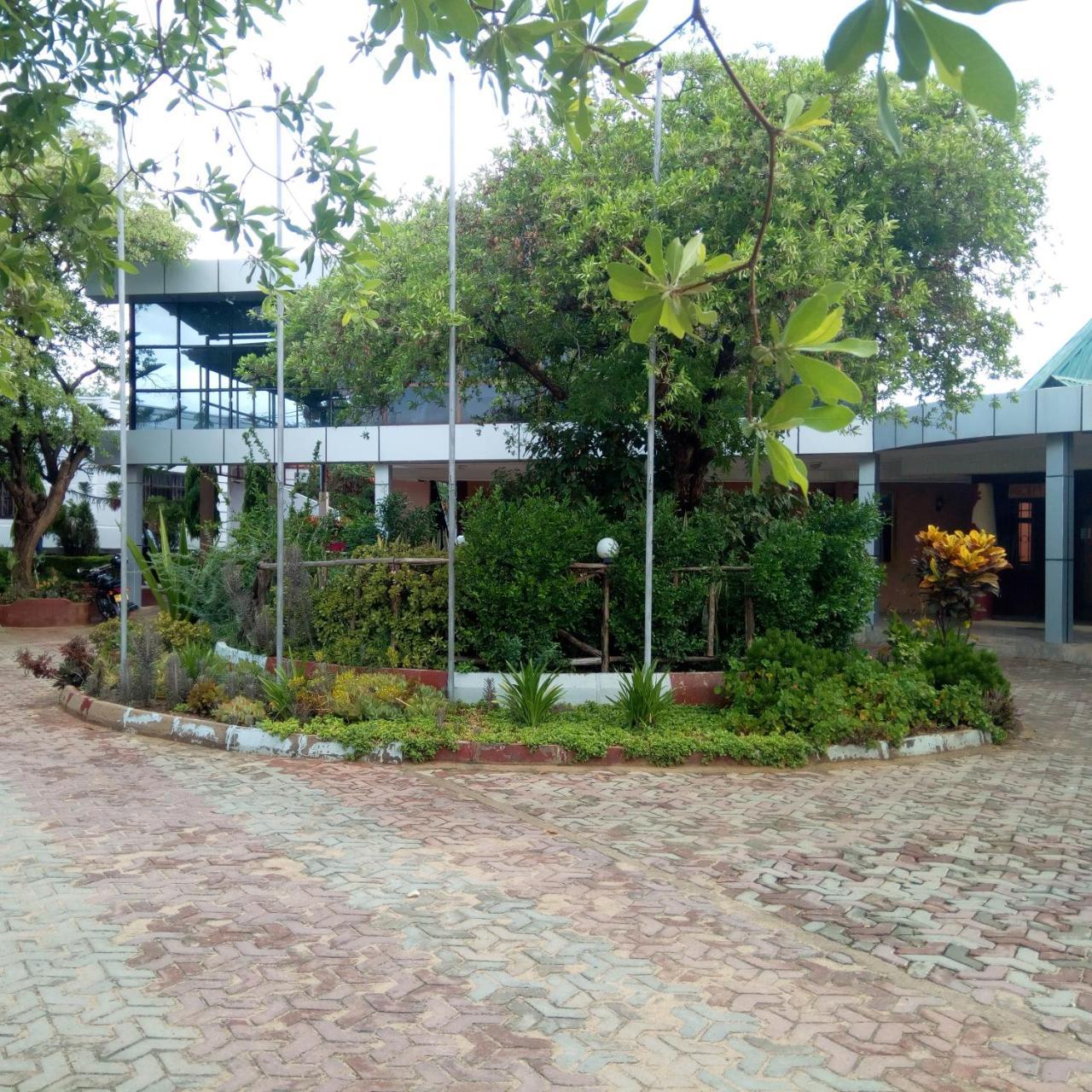 Royal Village Hotel โดโดมา ภายนอก รูปภาพ