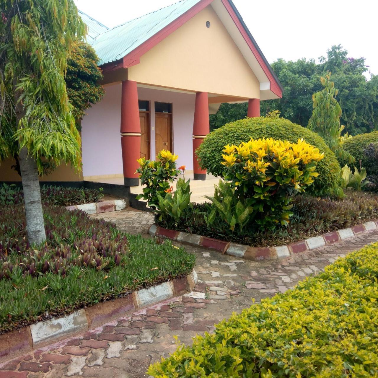 Royal Village Hotel โดโดมา ภายนอก รูปภาพ